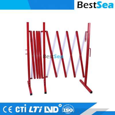 Expandable safety barrier overlength, marked metal barriers